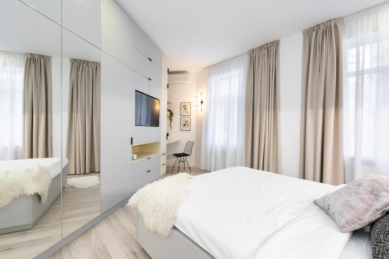 Four Bedroom Apartment, Old Town Bukareszt Zewnętrze zdjęcie