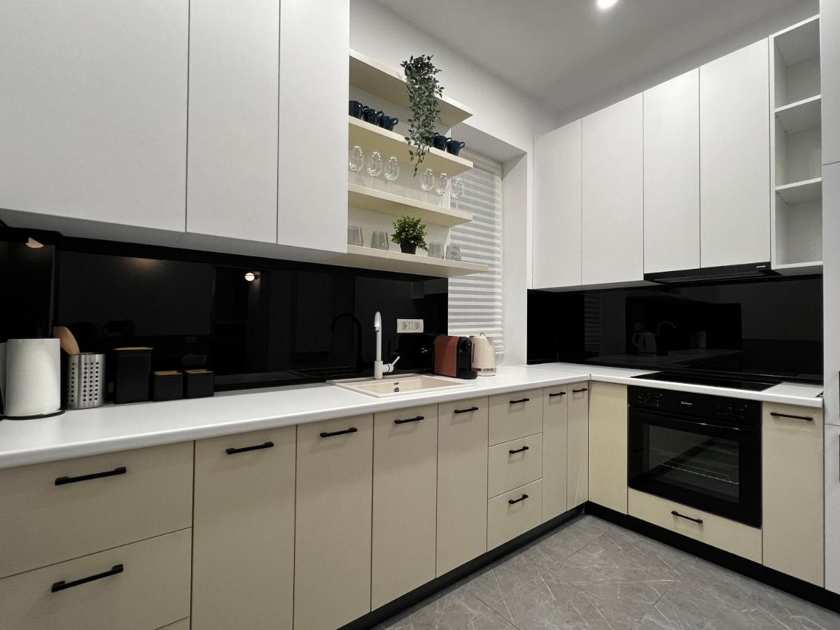 Four Bedroom Apartment, Old Town Bukareszt Zewnętrze zdjęcie