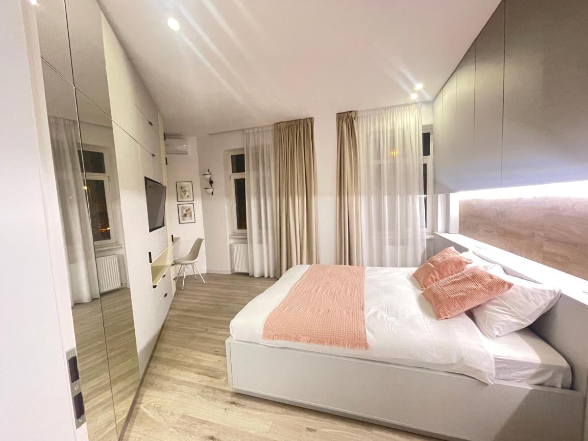 Four Bedroom Apartment, Old Town Bukareszt Zewnętrze zdjęcie